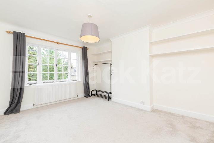 Stunning House on a private residential street located in Muswell hill Cascade Avenue, Muswell Hill 